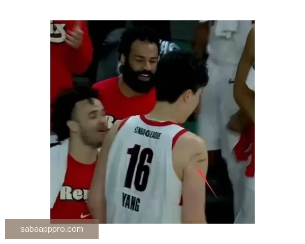 12.6秒逆转制胜杨瀚森含泪微笑拼搏精神感动全场手臂血痕依旧灿烂笑容显英雄气概